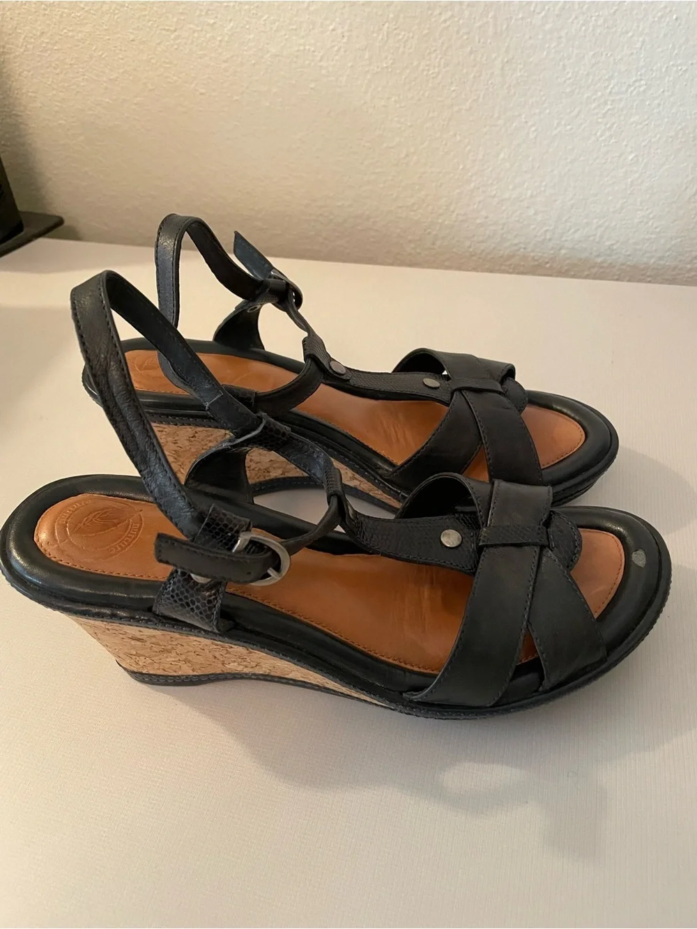 Nurture Leather Wedge Sandals Size 7.5